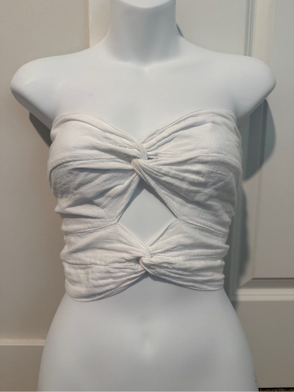 Blanco by Nature Strapless White Twist-Knot Crop Top